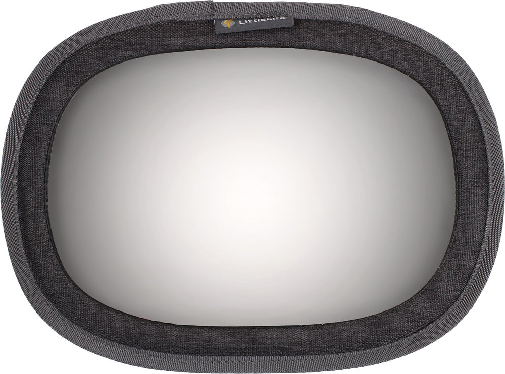 Spiegel zur Beobachtung des Kindes im Auto