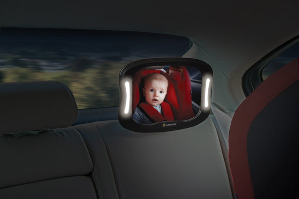 Spiegel mit Beleuchtung zur Beobachtung des Kindes