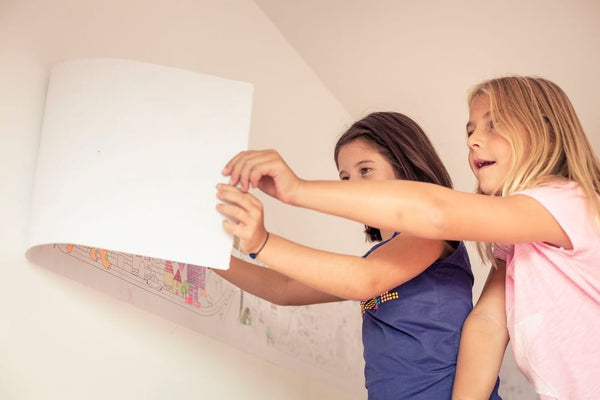 Aufklebbares Malbuch auf einer 4-Meter-Rolle – Süße Welt - Tublu.de