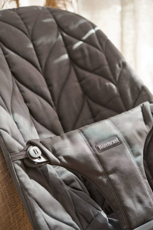 Babywippe BLISS COTTON Petal Quilt – Anthrazit + Spielzeug BALANCE Googly Eyes