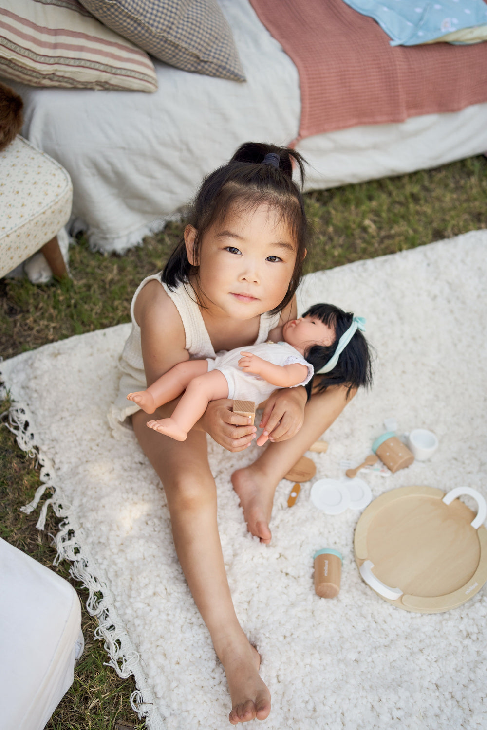 Puppe Mädchen Doll – Asiatin mit Brille 38 cm