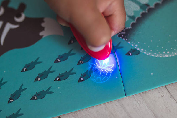 Leuchtendes Puzzle mit Mini-UV-Lampe – Wald 24 Teile 3+ - Tublu.de