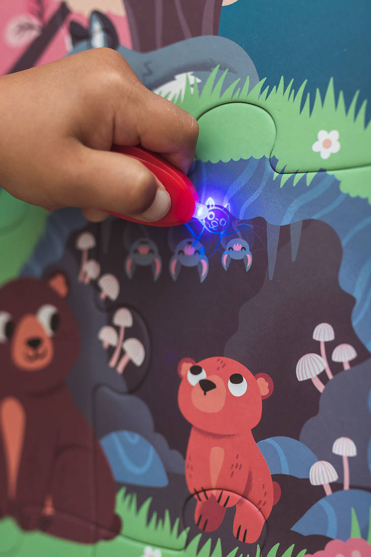 Leuchtendes Puzzle mit Mini-UV-Lampe – Wald 24 Teile 3+ - Tublu.de