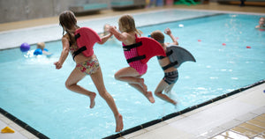 Haifischflossen-Schwimmgürtel für Kinder – Grau