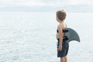 Haifischflossen-Schwimmgürtel für Kinder – Grau