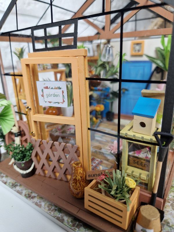 Bemaltes Modell Mini Gewächshaus