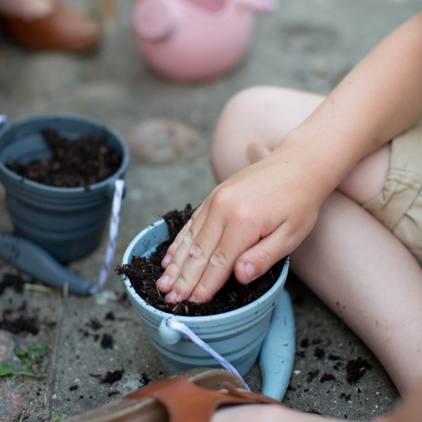 Mini-Silikoneimer mit Schaufel – Hellblau - Tublu.de