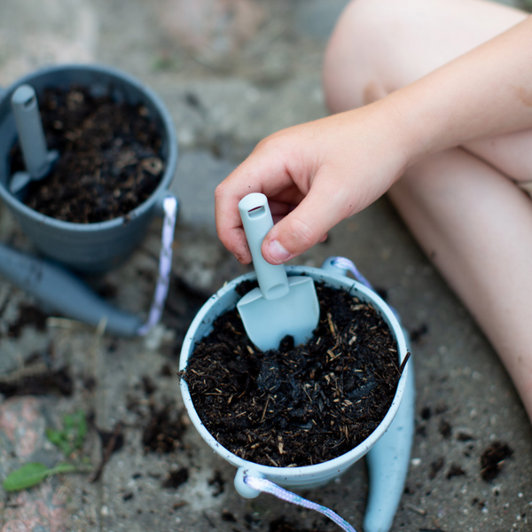 Mini-Silikoneimer mit Schaufel – Hellblau - Tublu.de