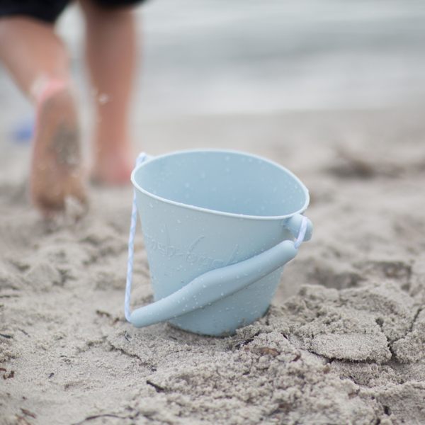 Zusammenklappbarer Eimer für Wasser und Sand – Hellblau - Tublu.de