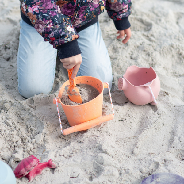 Zusammenklappbarer Eimer für Wasser und Sand – Koralle - Tublu.de