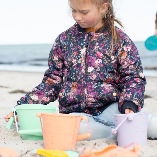 Zusammenklappbarer Eimer für Wasser und Sand – Koralle - Tublu.de