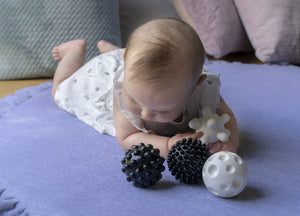 Sensorik-Bälle 4 Stück Schwarz-Weiß ohne Loch