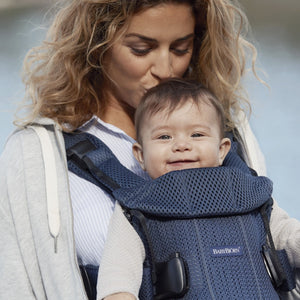Babytrage ONE AIR – Marineblau + Lätzchen