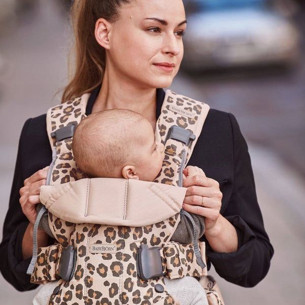 Babytrage ONE – Beige/Leopard