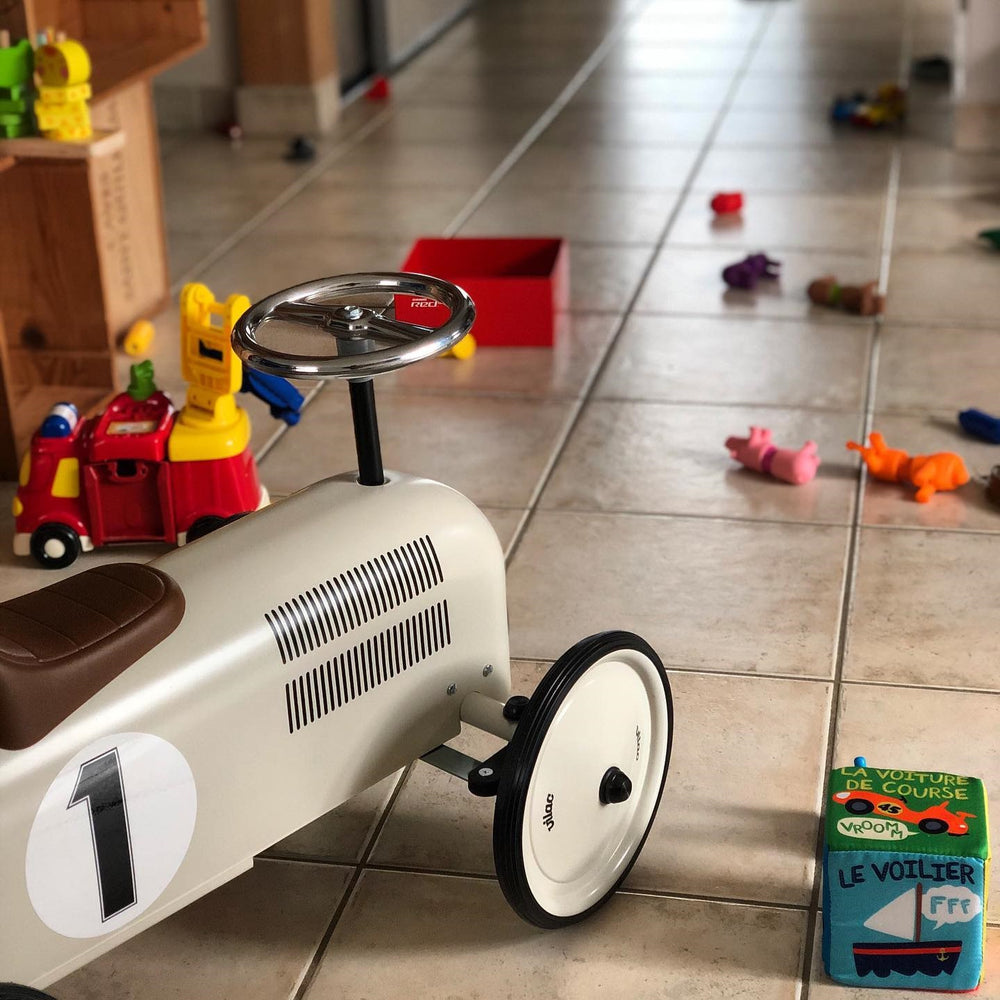 Retro-Rutschauto aus Metall – Weiß