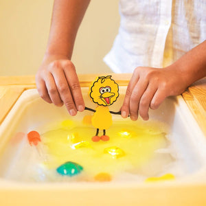 Badefigur Großer Vogel – Set mit zwei sensorischen Würfeln, die im Wasser leuchten - Tublu.de