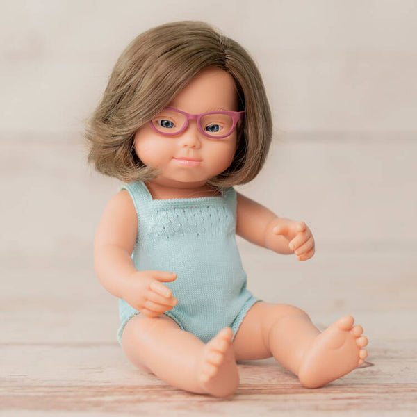 Puppe Mädchen Colourful Edition Doll – Europäerin mit Brille 38 cm