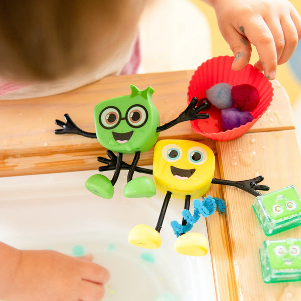Badefigur Sammy – Set mit zwei im Wasser leuchtenden Sensorikwürfeln - Tublu.de