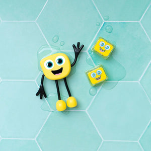 Badefigur Alex – Set mit zwei im Wasser leuchtenden Sensorikwürfeln - Tublu.de