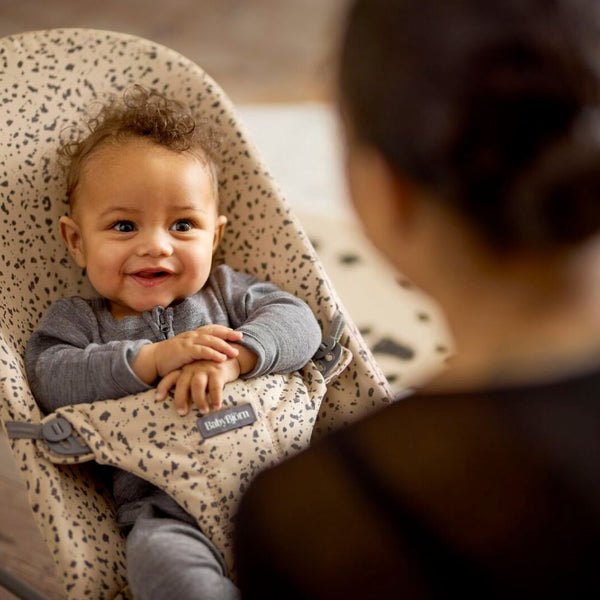 Babywippe BLISS WOVEN – Beige/Dunkelgrau bedruckt