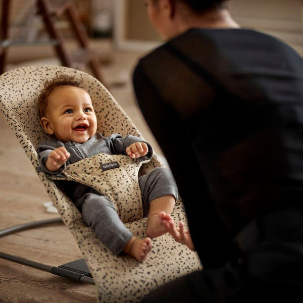 Babywippe BLISS WOVEN – Beige/Dunkelgrau bedruckt