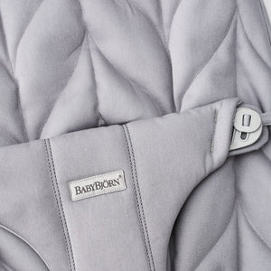 Zusätzlicher Stoffsitz für Babywippe BLISS Woven Petal Quilt – Hellgrau