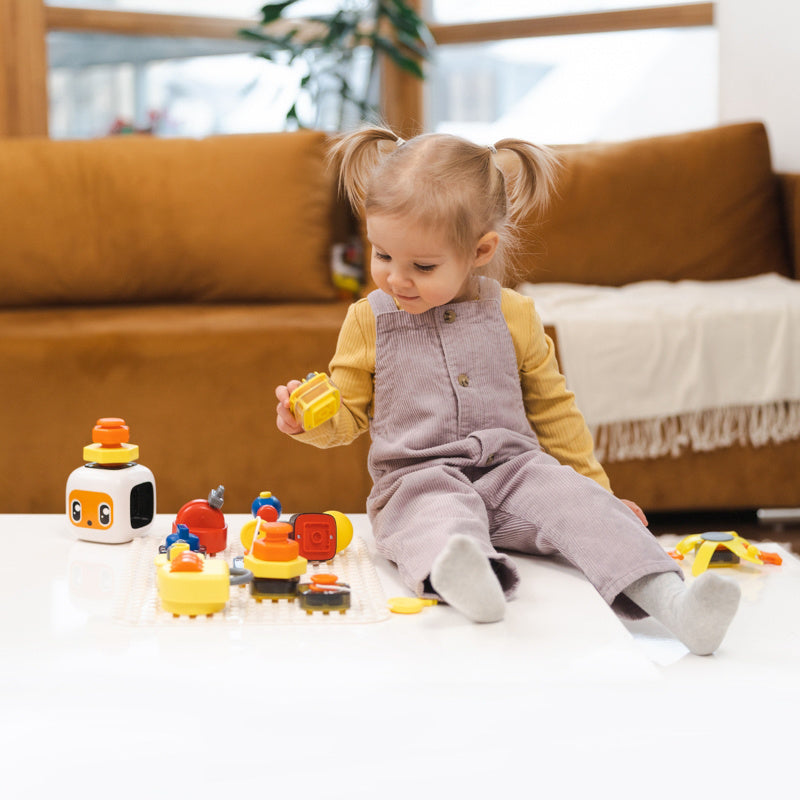 Manipulationstafel mit Würfel und aufsteckbaren Elementen - Tublu.de