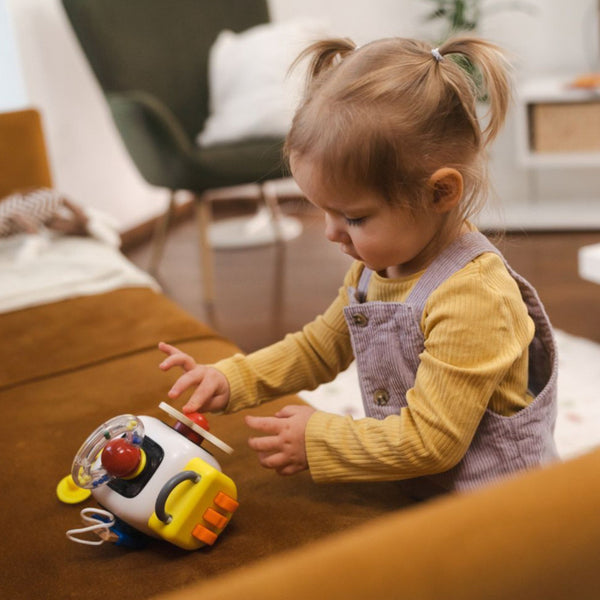 Manipulationstafel mit Würfel und aufsteckbaren Elementen - Tublu.de