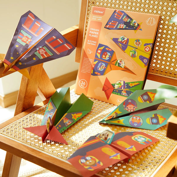 Origami mit Aufklebern – Papierflieger - Tublu.de