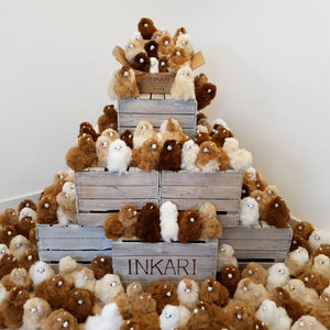 Fluffiges Alpaka-Kuscheltier Monsterfluff – Hazelnut 15 cm