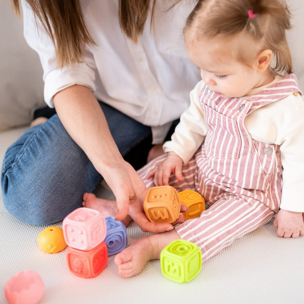 Sensorik-Bausteine Set Montessori 13-teilig mit Pyramide und Tieren