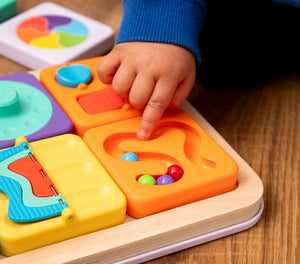 Set mit 2 sensorischen Quadraten mit schwarz-weißen Kugeln von PlayTab - Tublu.de