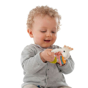 Geschenkset Sophie la girafe mit buntem Beißring am Ring