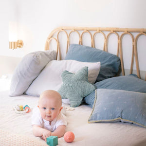 Geschenkset Sophie la girafe mit buntem Beißring am Ring