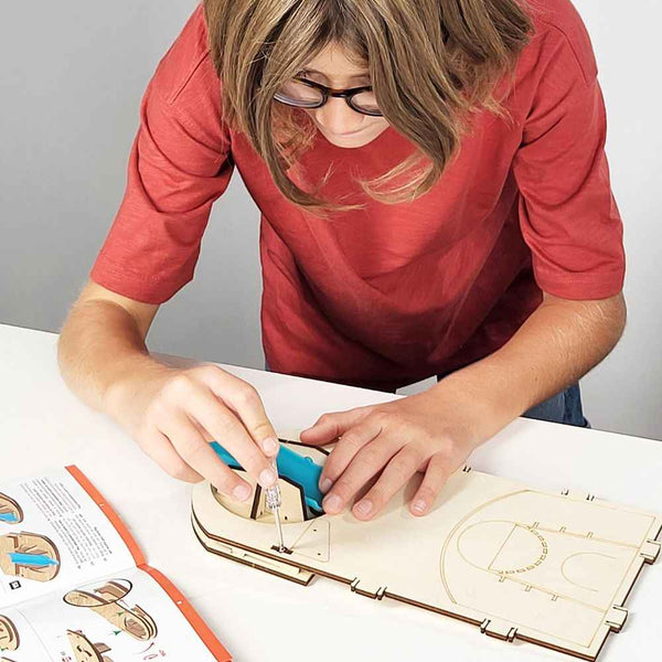 Zestaw konstrukcyjny elektroniczna mini koszykówka DIY z grami Buki