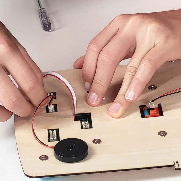 Zestaw konstrukcyjny elektroniczna mini koszykówka DIY z grami Buki