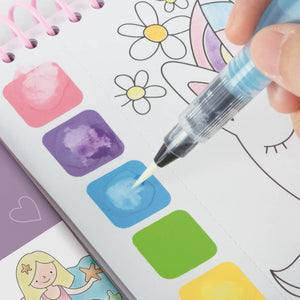 Aquarellmalbuch mit Wasserpinsel