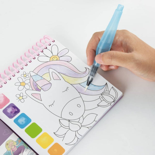 Aquarellmalbuch mit Wasserpinsel