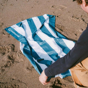 Schnelltrocknendes Handtuch - SoftFibre Recycled, Blue Stripe (150 × 90 cm)