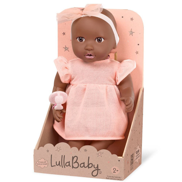 Babypuppe mit Schnuller – in einem orangefarbenen Kleid und mit einem Stirnband