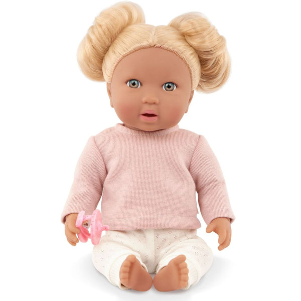 Babypuppe mit Haaren und Schnuller, in einem zweiteiligen Outfit