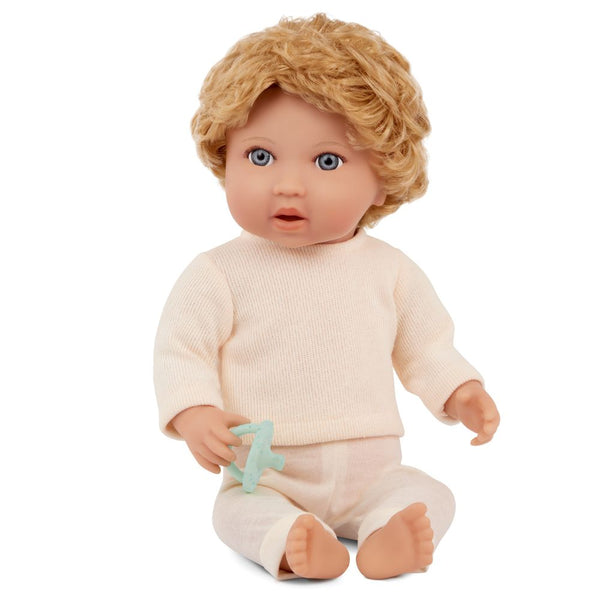 Baby-Jungenpuppe mit Haaren und Schnuller in einem zweiteiligen Outfit