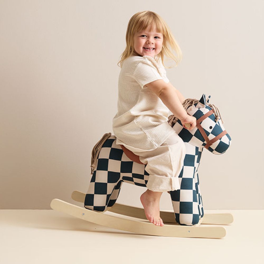 Schaukelpferd Miro von Kid's Concept mit Karomuster