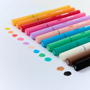 12 Acryl-Pinselstifte Brush Power von OMY mit Farbtupfern