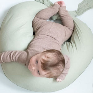 Baby auf einem Kissen von That's Mine