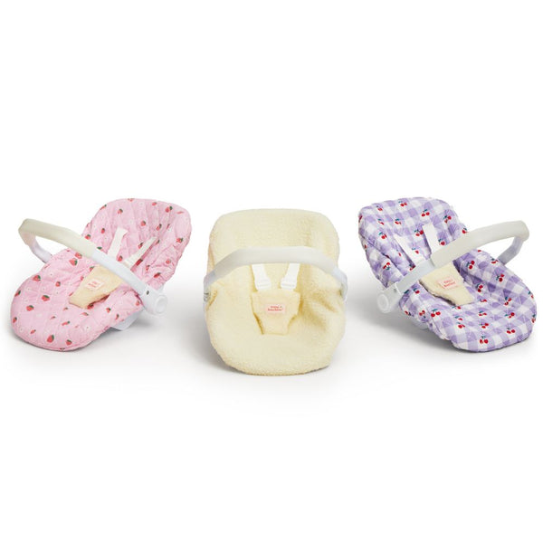 Drei verschiedene Autositz für Puppen kaufen von Tiny Harlow in Pink, Gelb und Lila mit Tragegurten