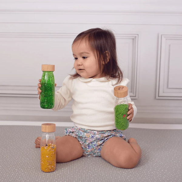 Petit Boum Beobachtungsflasche Fische Kinder mit bunten Füllungen für spielerisches Lernen