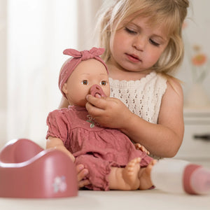 Puppe mit Zubehör – Livia