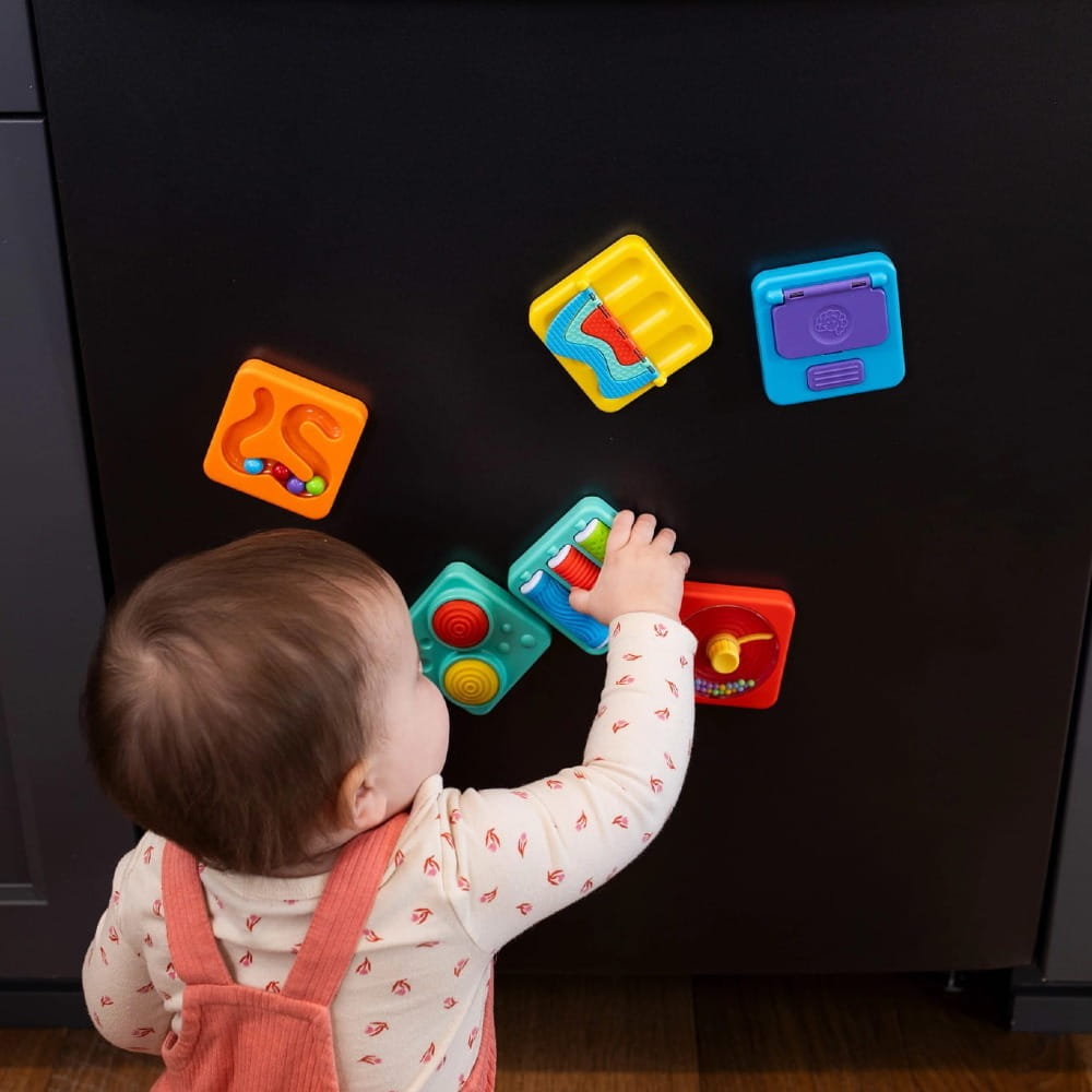Fat Brain Toys PLAYTAB Sensory Set mit Zahnrädern, wechselbarem Bild und Quietscher für Kinder ab 12 Monaten