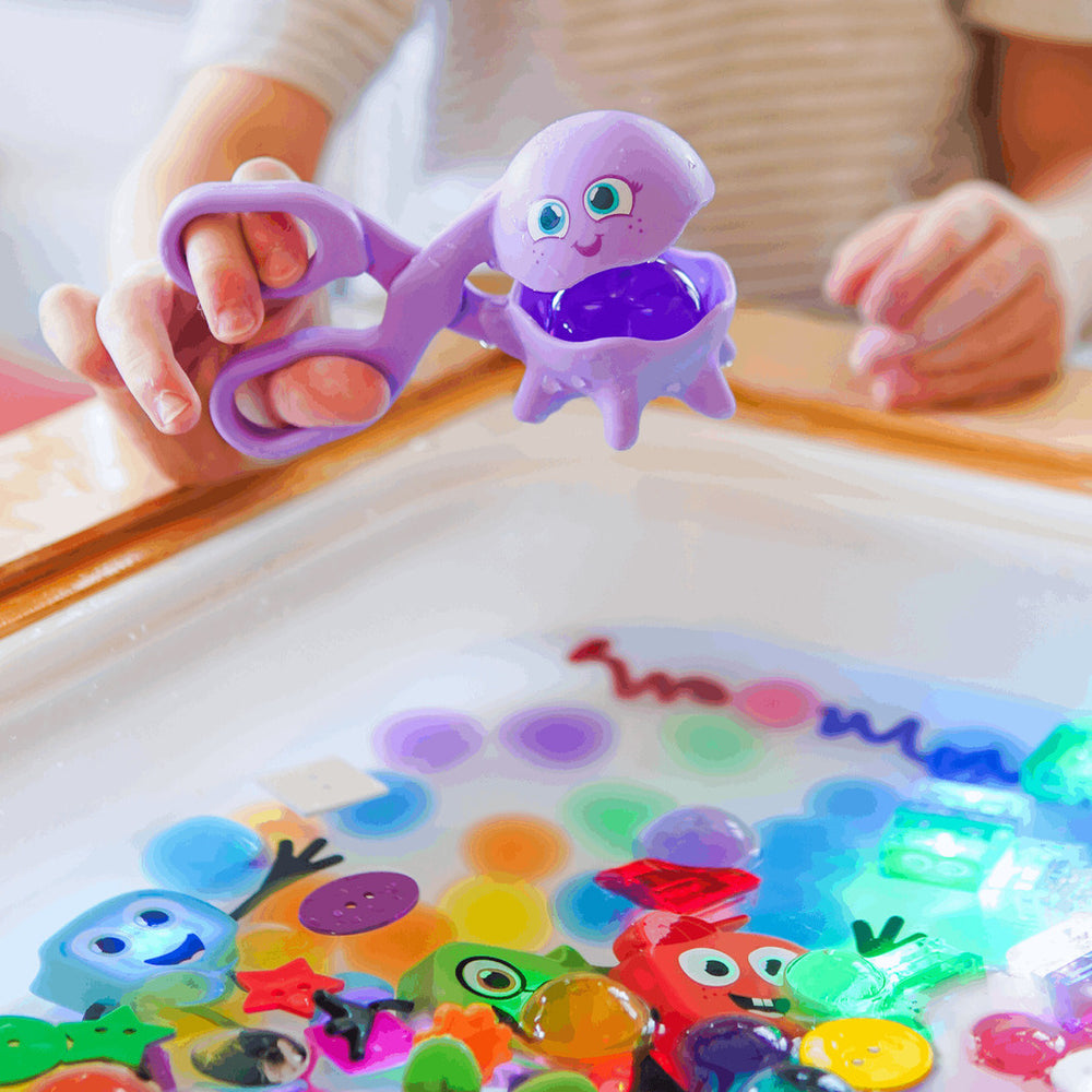 Glo Pals 5-in-1-Spielzeugset zur Förderung der Feinmotorik mit buntem Badewannenspielzeug in Gelb und Lila